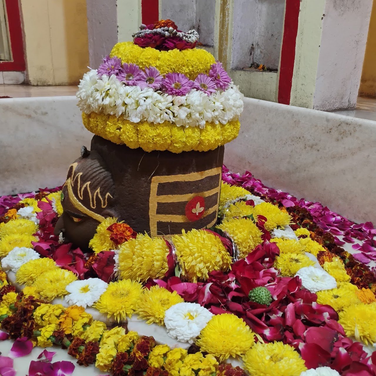 ज्योतिर्लिंग और मुक्ति लिंगम: आध्यात्मिक यात्रा के पवित्र पड़ाव